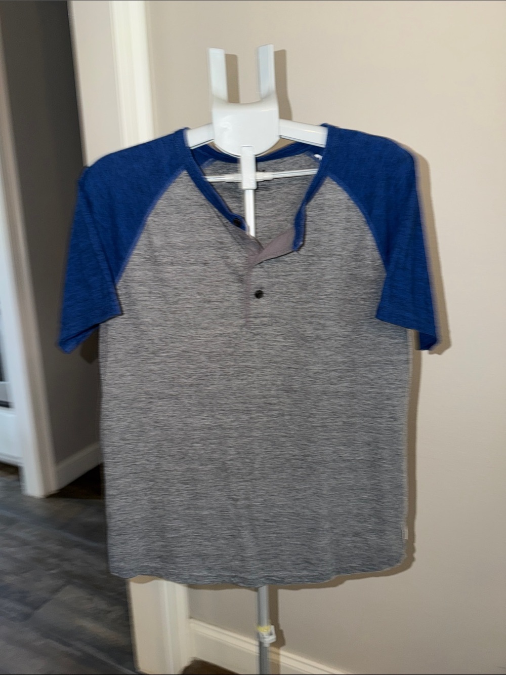 American Eagle Outfitters Two-Tone Henley Tee - Gray & Blue